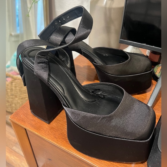 Bershka High heel XL Platforms, Chunky heel , satin fabric - Picture 1 of 3